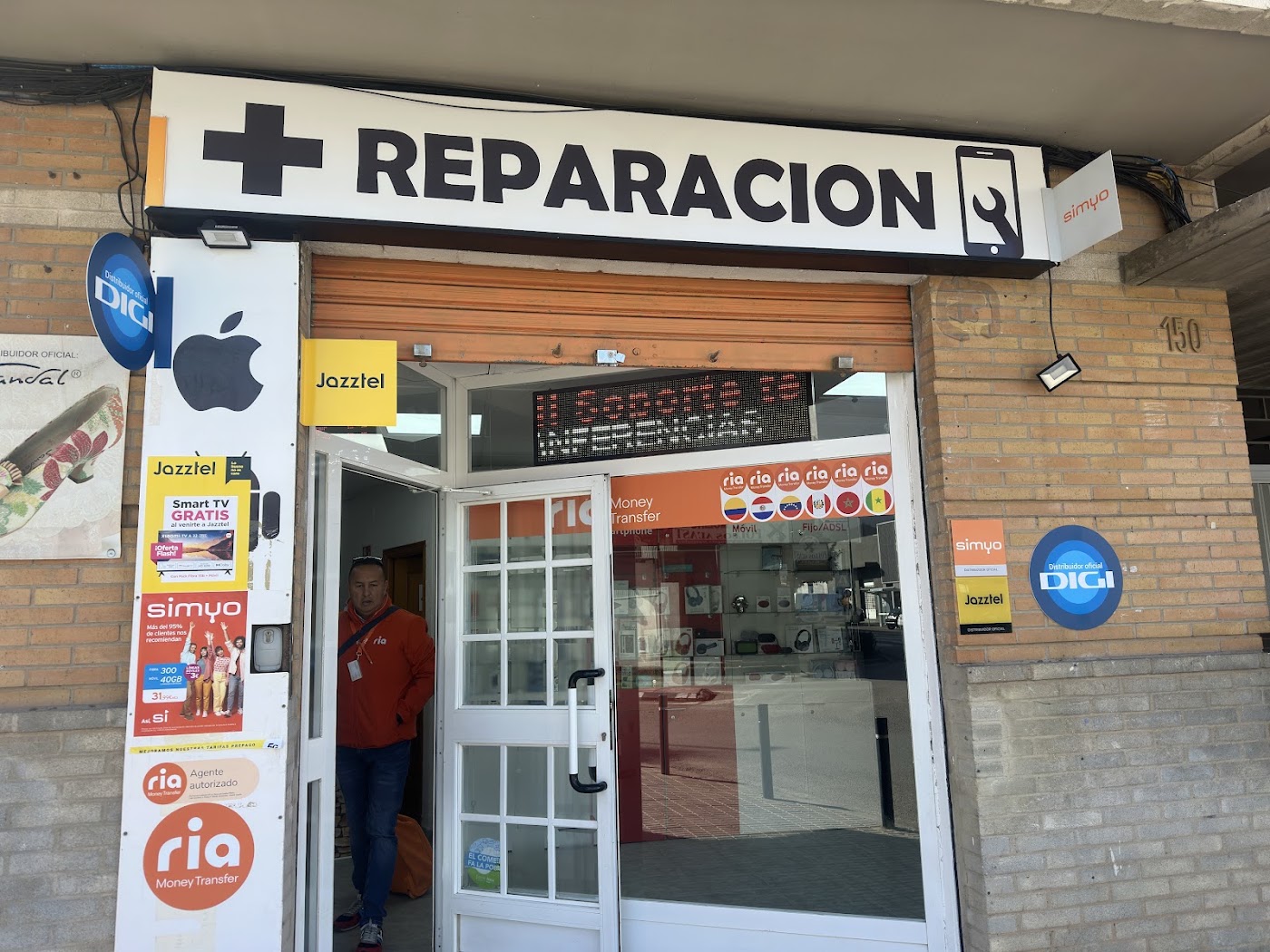 Fachada de la tienda Reparaciones Móviles